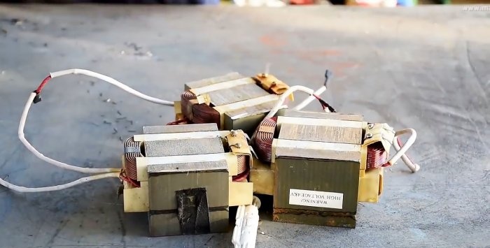 Krachtige elektromagneet uit een magnetron