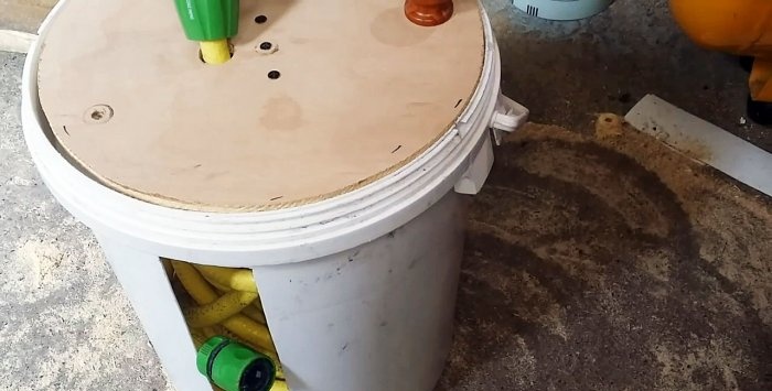 Praktischer Kunststoff-Eimeraufroller zur Aufbewahrung von Gartenschläuchen
