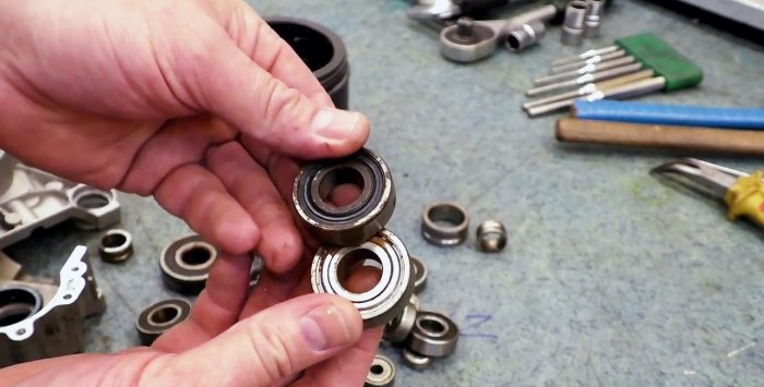 How to knock out a bearing race from the housing without special tools