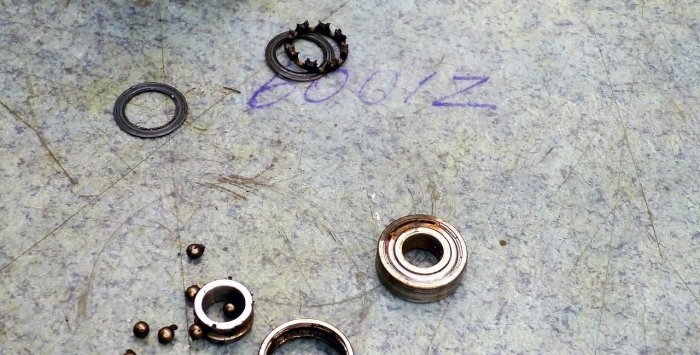 How to knock out a bearing race from the housing without special tools