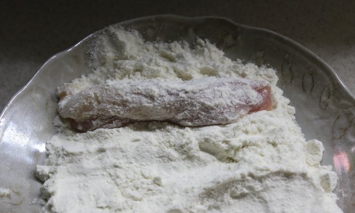 Nuggets de pollo crujientes empanizados con maíz