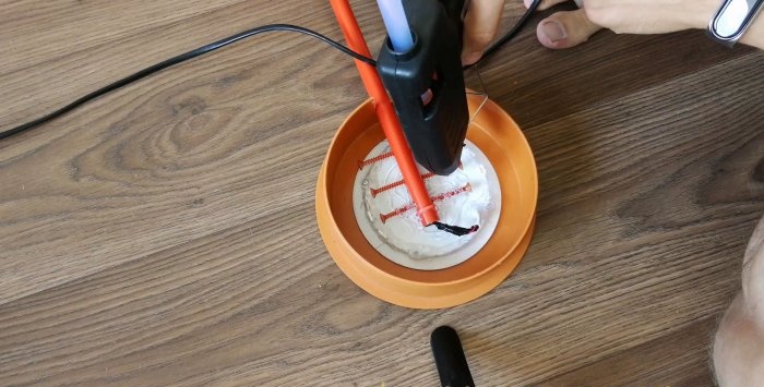 איך להכין מנורת רצפה UPPERLIG במו ידיך