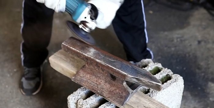 كيفية صنع سندان من قطعة سكة حديد قديمة
