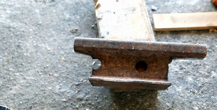 Hoe maak je een aambeeld van een oud stuk rail?