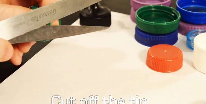 Kako napraviti dozator od plastičnih čepova za boce i kutije za upotrebu