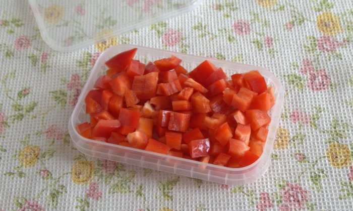 Hur man fryser paprika för att spara utrymme i kylskåpet