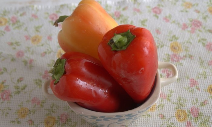 Wie man Paprika einfriert, um Platz im Kühlschrank zu sparen