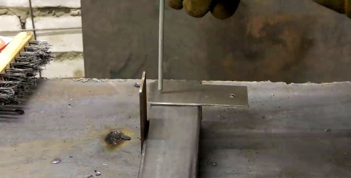Connexion du métal avec des rivets électriques