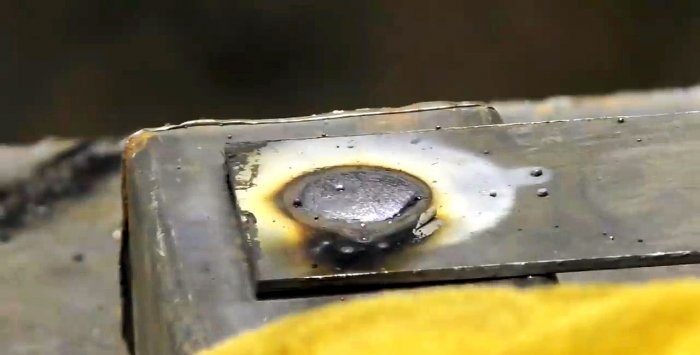 Connexion du métal avec des rivets électriques