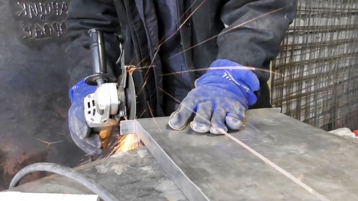 Hur man böjer en stålplåt jämnt utan en bockare