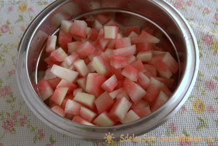 Napakasimple at masarap na watermelon jam para sa taglamig