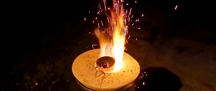 How to make a mini smelter for melting aluminum from a bucket and plaster