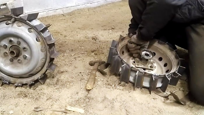 Các vấu dành cho máy kéo đi bộ được làm từ bánh xe VAZ cũ