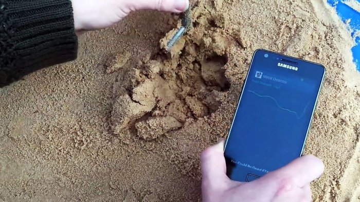 Paano gawing metal detector ang iyong smartphone sa loob ng 1 minuto