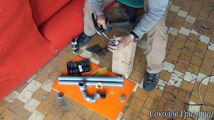Wie man eine Handpumpe zum Pumpen von Wasser aus PVC-Rohren herstellt
