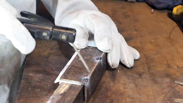 Hvordan lage en pålitelig skrustikke fra metallrester