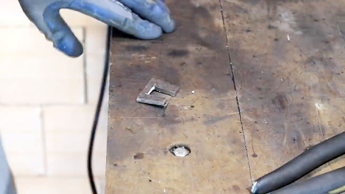 Cómo hacer un tornillo de banco confiable con restos de metal