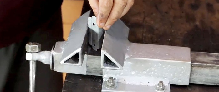 Sådan laver du en pålidelig skruestik af metalrester
