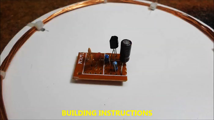 A legegyszerűbb fémdetektor egy tranzisztorral és egy megfelelő érzékenységű AM vevővel