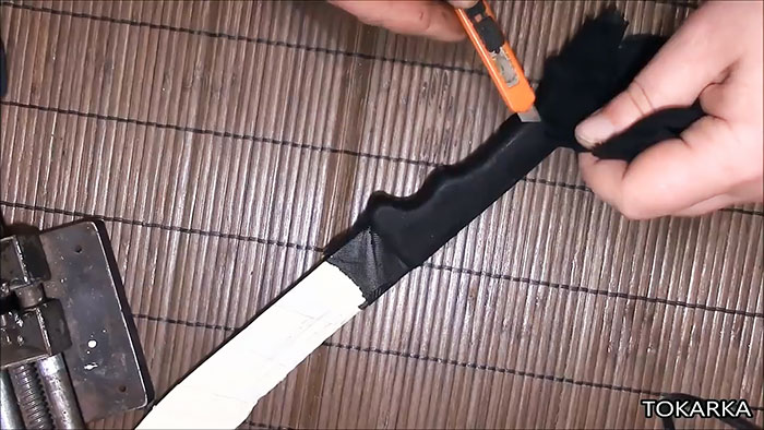 Πώς να φτιάξετε μια λαστιχένια λαβή σε ένα μαχαίρι