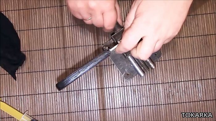 كيفية صنع مقبض مطاطي على السكين