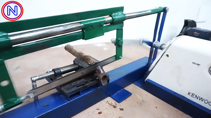 Maschine zum Schneiden von Metall aus einem elektrischen Fleischwolf