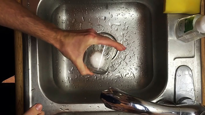 Cum să curățați un ou fiert instantaneu