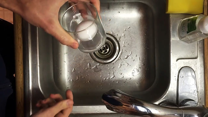 How to Peel a Boiled Egg Instantly