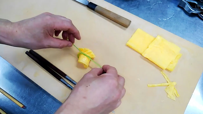 Πώς να φτιάξετε ένα λουλούδι από ένα αυγό