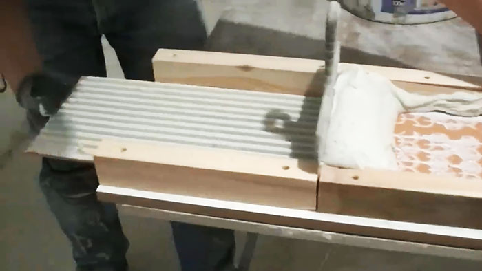 Laying tiles Make a device that will save time 2 times