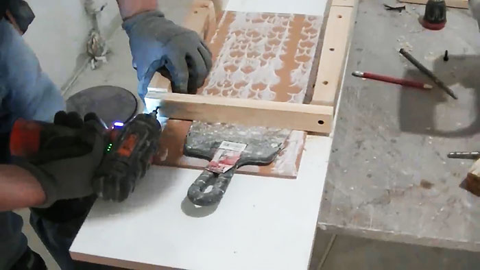 Laying tiles Make a device that will save time by 2 times