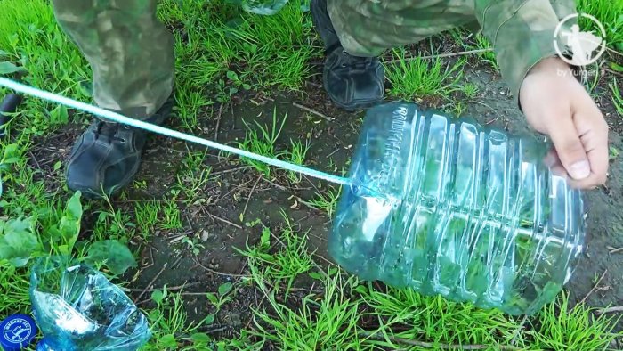 كيفية صيد السمك بزجاجة بلاستيكية