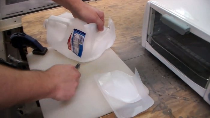Como fazer um martelo de forma simples e fácil a partir de uma vasilha de plástico