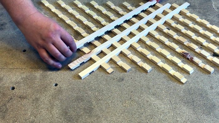 Jak zrobić drewnianą dekoracyjną kratkę na piłze tarczowej