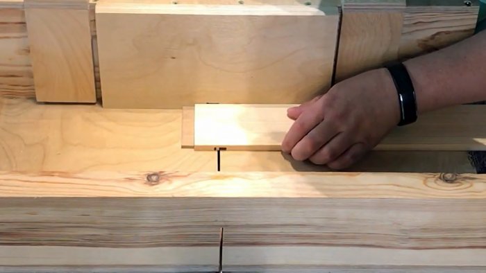 Как да направите дървена декоративна решетка на циркулярен трион