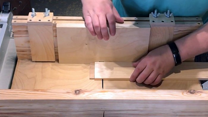 Come realizzare un reticolo decorativo in legno su una sega circolare