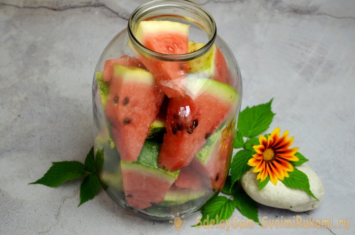 Eingelegte Wassermelonen für den Winter