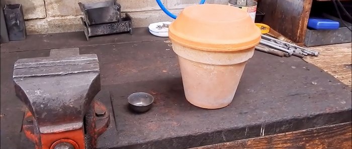 How to melt aluminum in a flower pot
