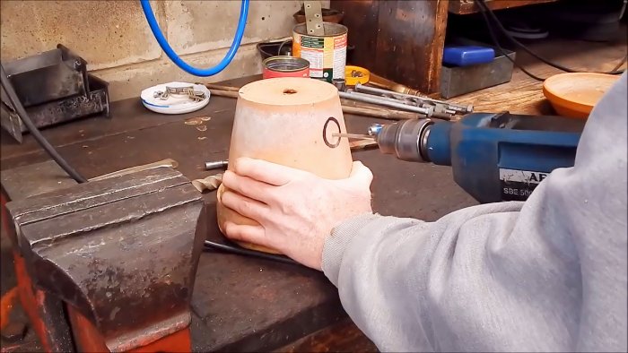 Πώς να λιώσετε το αλουμίνιο σε μια γλάστρα