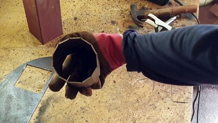Как да направите фурна с горно зареждане от метален резервоар