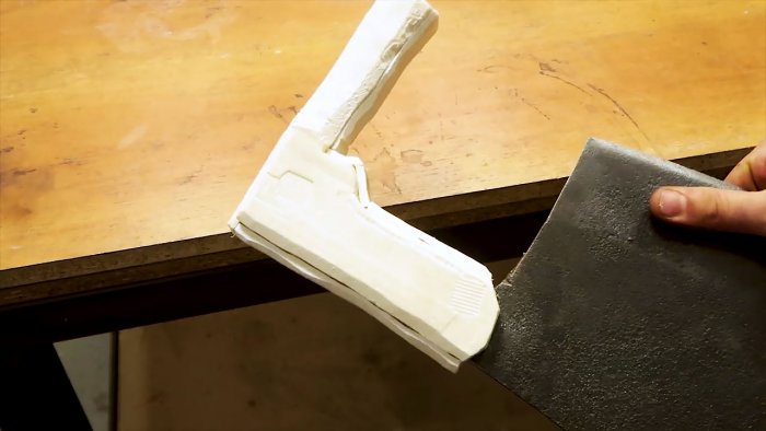 Bir bıçak veya balta için alüminyum sap nasıl dökülür