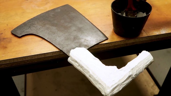 Hoe een aluminium handvat voor een mes of hakmes te gieten