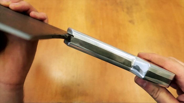 So gießen Sie einen Aluminiumgriff für ein Messer oder Hackmesser