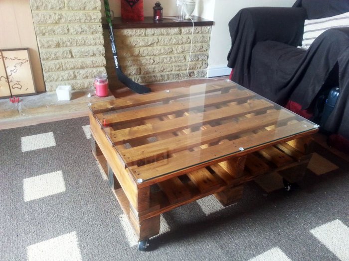 Hur man förvandlar gamla pallar till ett vackert soffbord
