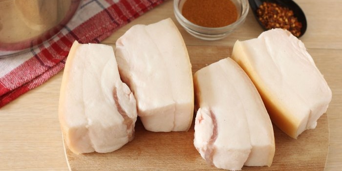 Country-style lard in brine