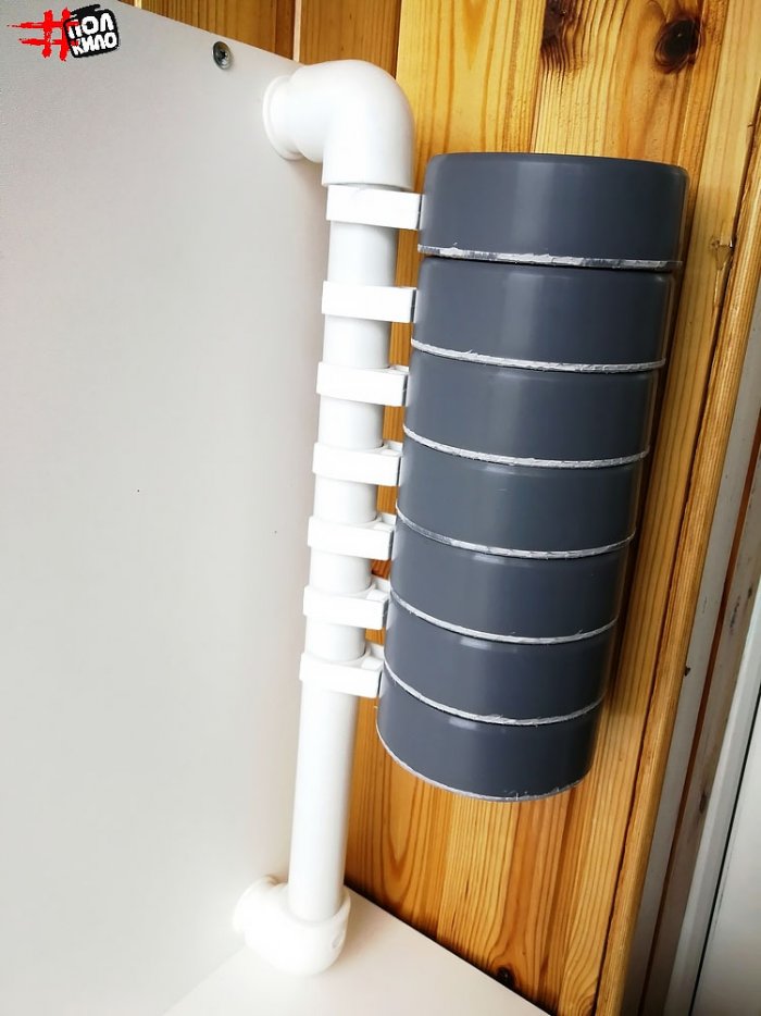 Semplice organizer realizzato con tubi in PVC