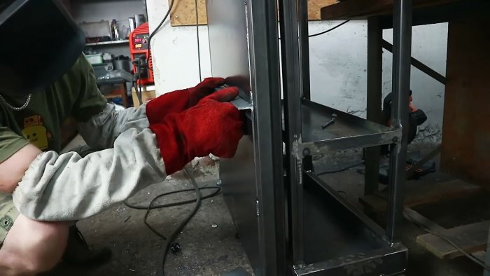 Unique DIY welding trolley with folding table
