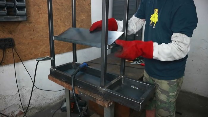 Natatanging DIY welding trolley na may folding table