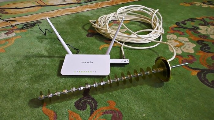 Výkonná domácí WiFi anténa pro příjem signálů ze vzdálených otevřených sítí