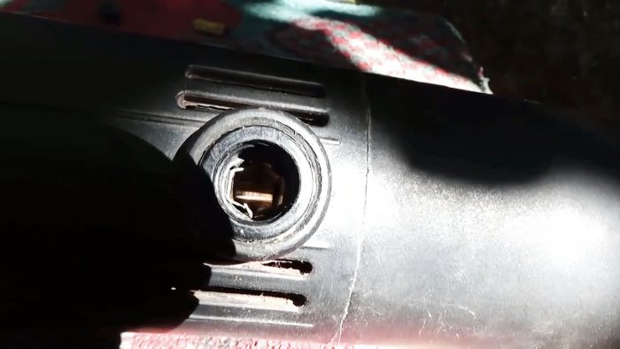 Restauración por su cuenta de placas del conmutador del inducido del motor eléctrico.